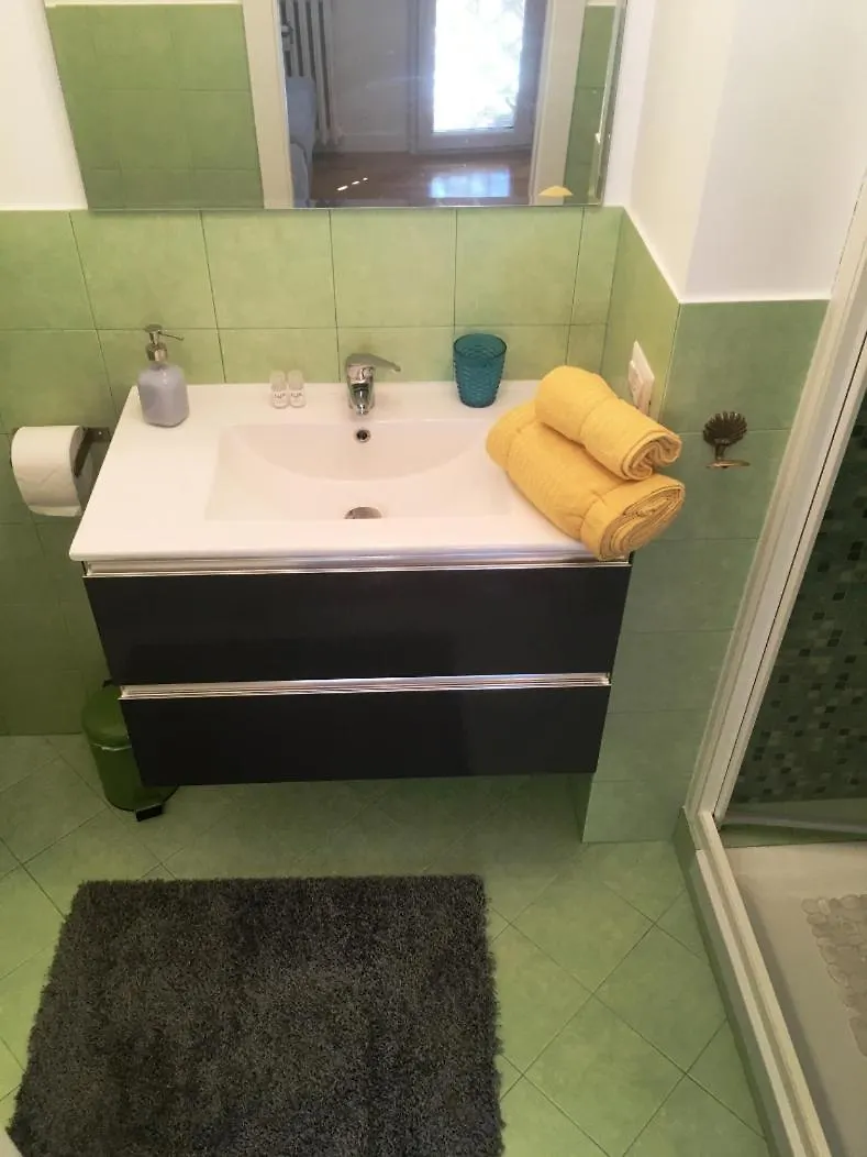 Alloggio Turistico Via Dei Faggi - Room Roma Pensión